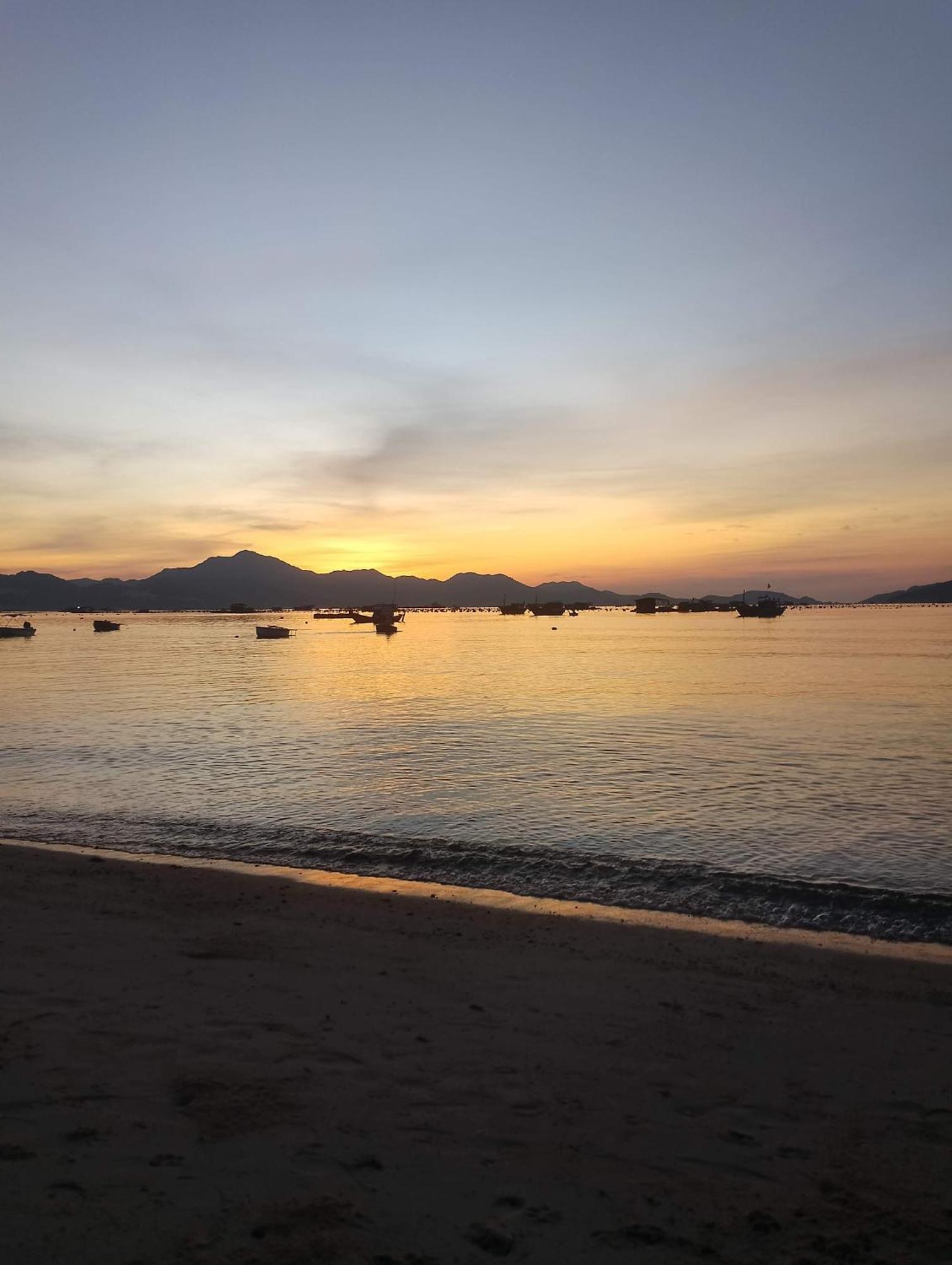 Hotel The Sunrise Anh Tu Cam Ranh Exterior foto