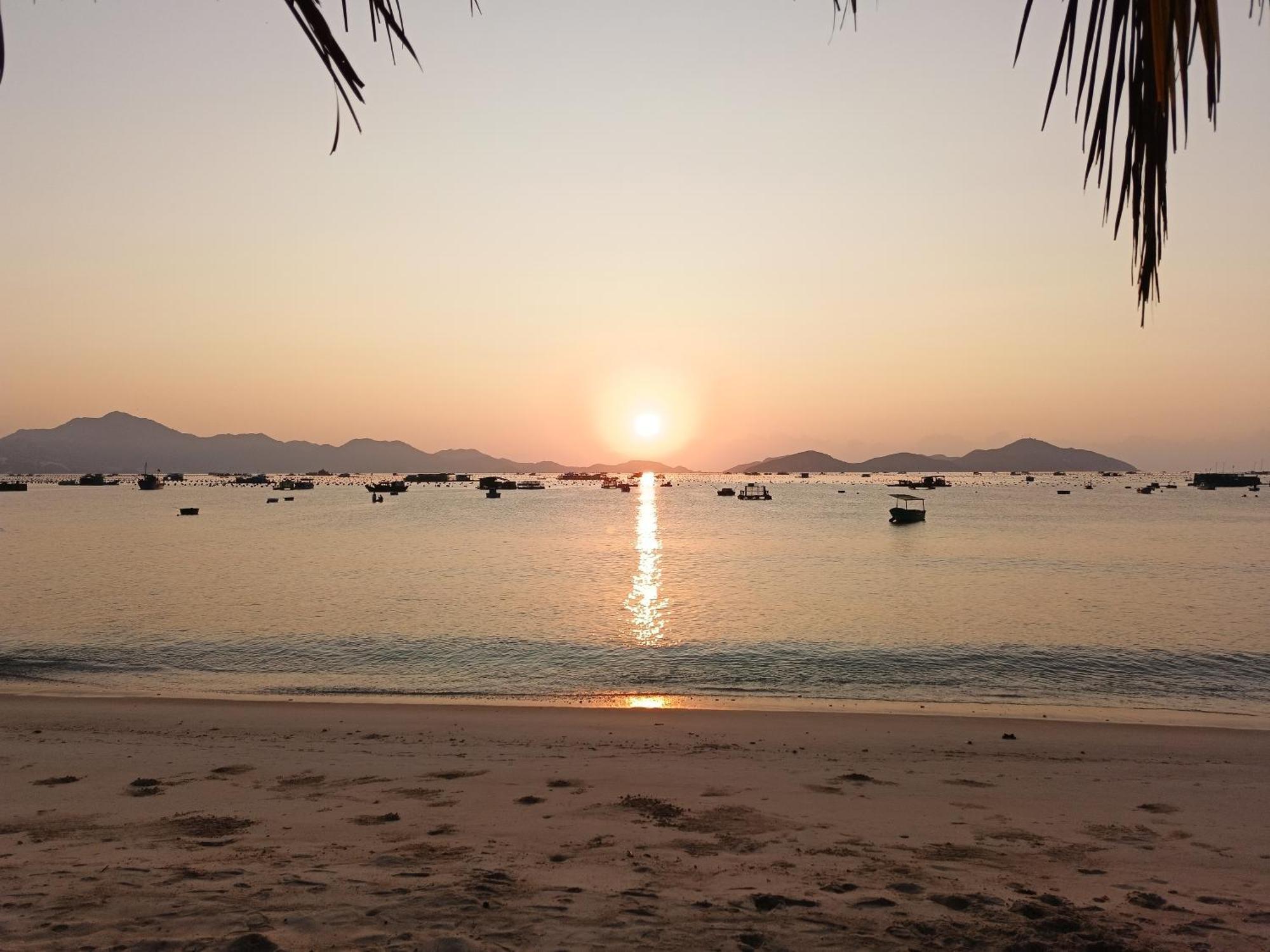 Hotel The Sunrise Anh Tu Cam Ranh Exterior foto